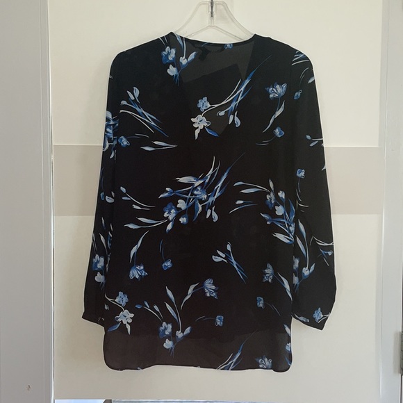 NWOT White House Black Market Black and Blue Floral Long Sleeve Blouse Size XS - Picture 4 of 4